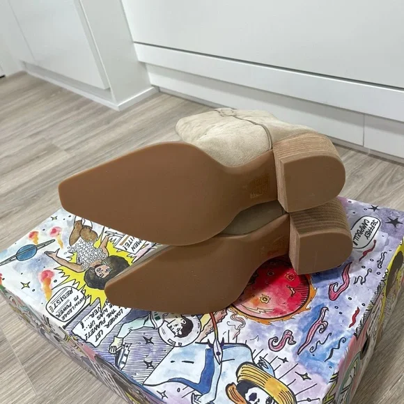 Jeffrey Campbell Beige Suede Heeled Boots - Picture 4 of 7